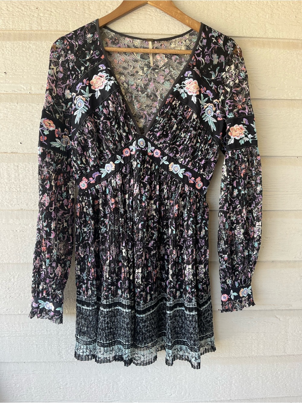 Free People Black Floral Sheer Lace Embroidered Lined Long sleeve Dress Size 6